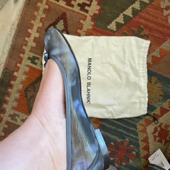 EUC Sz 39 Manolo Blahnik satin flats - Picture 6 of 7